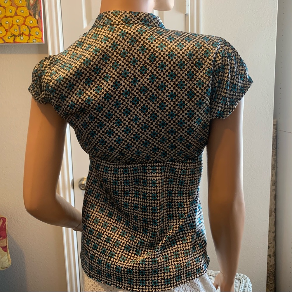 Beautiful Blouse with Ruffle detail - Picture 2 of 3